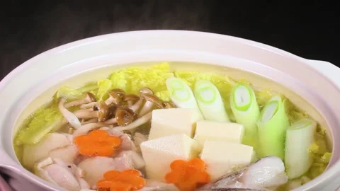 Yosenabe, Open the lid of the earthenware pot Stock Footage 324598976