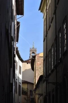You can see it between the buildings in Florence Italy Stock-Fotos