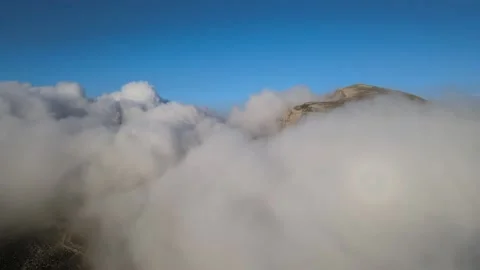 You-will-understand-when-you-pass-the-clouds-on-the-top-of-the-mountain-and- Vídeo Stock 197545963