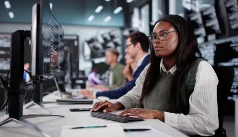 Young African American Coder Explaining New Software Development To Diverse G 스톡 사진