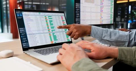 Young African Coder Uses Laptop To Analyze Medical Billing Data Reports. 스톡 사진