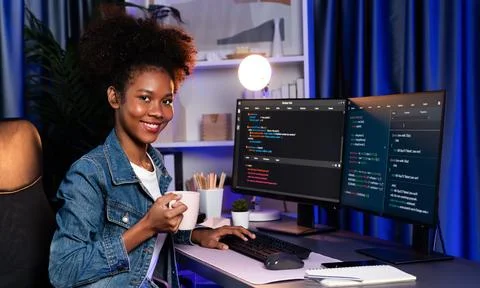 Young African IT developer presenting program and focus on camera. Tastemaker. Foto stock