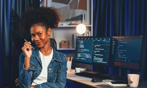 Young African IT developer presenting program and focus on camera. Tastemaker. 库存照片