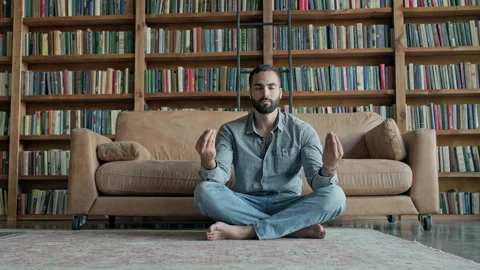 Young Arab Meditates In The Library. Vídeos de archivo 140224847