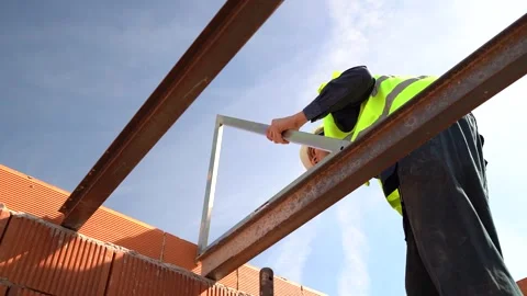 Young Arab worker measuring the angulation of the beams of the roof of a ho.. Video stock 242005192
