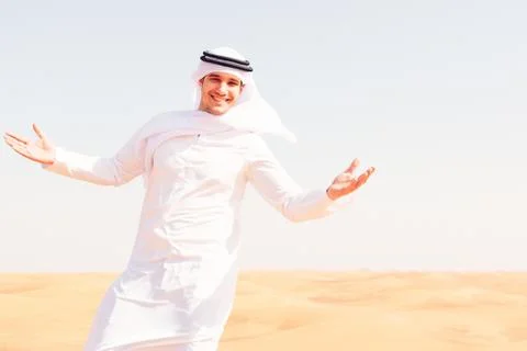 Young Arabian Man In The Desert Фото