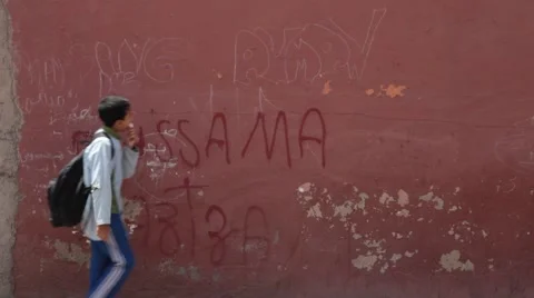 Young Arabic Boy walking, eating Ice Cream Video stock 40496568