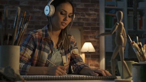 Young artist working in her studio and sketching Stock Footage 90371576