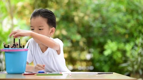 Young Asian boy write on the note book  Vídeos de archivo 68989831