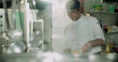 Young Asian chef working in a restaurant kitchen Video stock 77300703