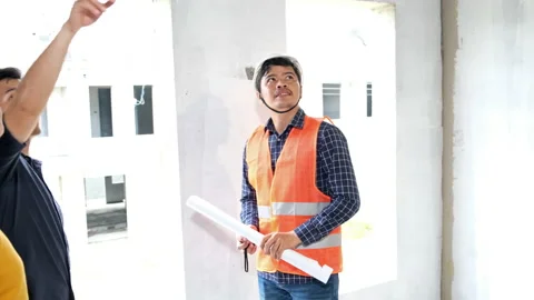 Young asian couple with foreman engineering Stock-Footage 140838901