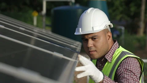 Young asian electrical engineer standing in front of Solar cell panels farm. Stock Footage 158902663