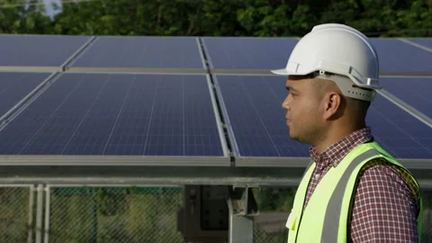 Young asian electrical engineer working in front of Solar cell panels farm. Stock Footage 158902544