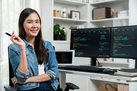 Young Asian in IT developer looking at camera to present on pc. Stratagem. Foto stock
