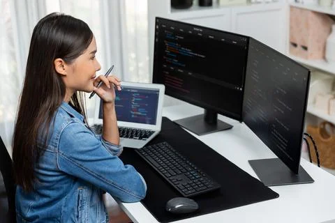 Young Asian in IT developer looking online information on pc to pose. Stratagem. Foto stock