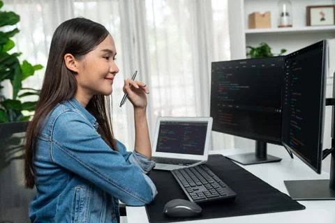Young Asian in IT developer looking online information on pc to pose. Stratagem. Foto stock