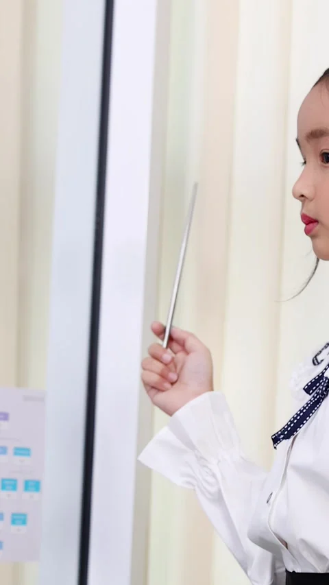 Young Asian Student Giving a Presentation with Pointer and Glass Board Video stock 335802550