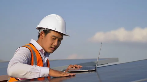 Young Asian technician man checking operation of sun and cleanliness  Stockbeeldmateriaal 197957417