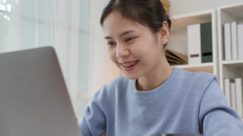 Young Asian woman using digital laptop and working on the computer in office. Stock-Footage 138799341