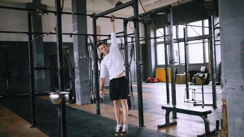 Young athlete doing exercises on the bar Stock Footage 112375197