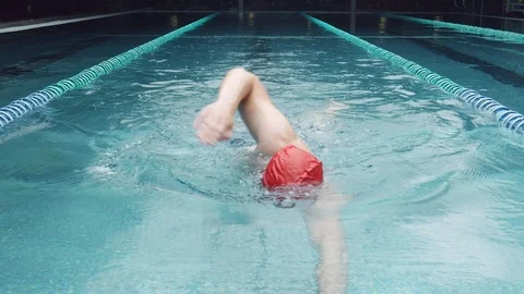Young athletic man (25-30) freestyle swims at indoor pool Stock Footage 109185044