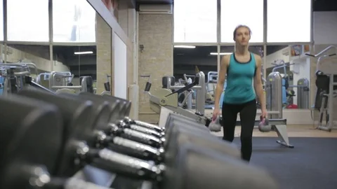 Young athletic woman exercise reverse lunges with kettlebell, camera slider 動画素材 71607693