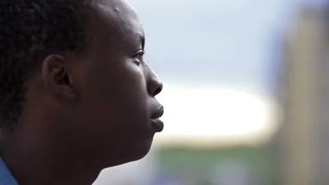 Young attractive dark-skinned guy eats a ripe green apple. Video stock 133871638