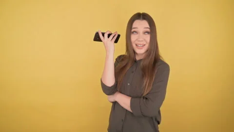 Young attractive young long-haired woman listens and records voice message 4K Vídeos de archivo 149787721