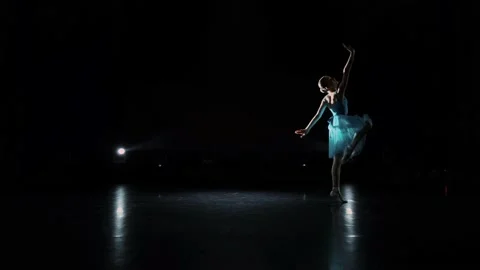 Young ballerina dancing on stage 库存影片 171816767