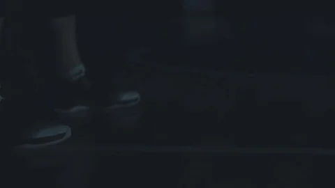 Young basketball player warms up before throwing the ball Video stock 76600623