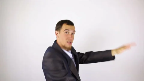 Young bearded man dancing. 库存影片 92507814