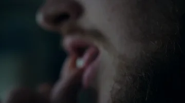 Young bearded man taking a medicine drug pill tablet for pain killer headache  库存影片 85768331