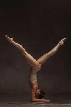 Young beautiful athlete is posing in studio Foto stock