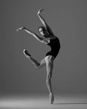 Young beautiful ballet dancer is posing in studio Stock-Fotos