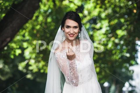 Young beautiful bride Stock Photos