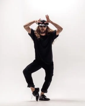 Young beautiful dancer posing in the studio Stock-Fotos