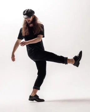 Young beautiful dancer posing in the studio Stock-Fotos