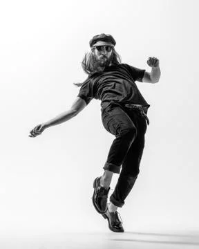 Young beautiful dancer posing in the studio Stock-Fotos