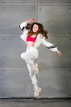 Young beautiful dancer posing on a studio background Foto stock