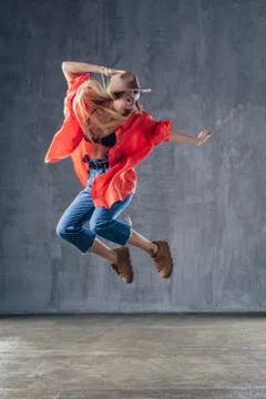 Young beautiful female dancer is posing in the studio Foto stock