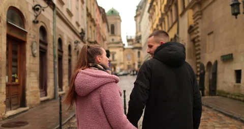 A young, beautiful, loving couple walking on a gloomy autumn day Stock Footage 247487948
