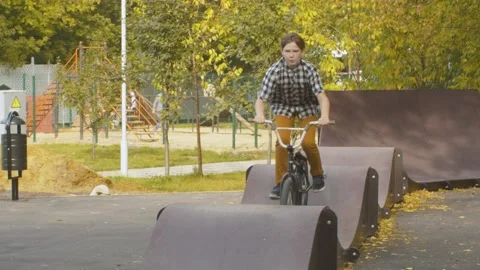Young biker on the pump track Stock Footage