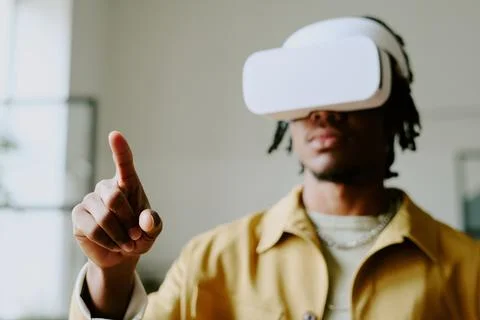Young Black Man Using VR App At Work Foto stock