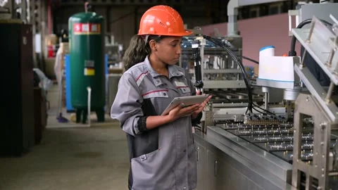 A young black manufacturing worker controls an assembly line in a factory Video stock 159571851