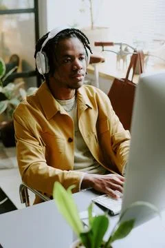 Young Black Programmer Typing On Desktop Computer Stockfoto's