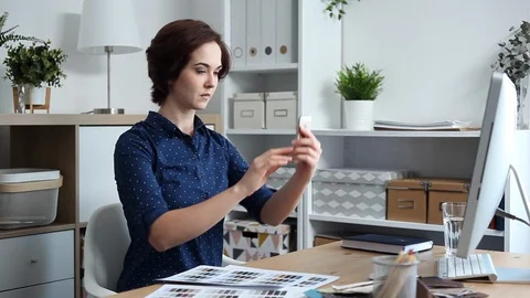 Young Blogger Talks to her Subscribers Stock Footage 112368687