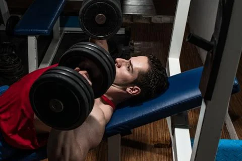 Young bodybuilder doing bench press for chest Foto stock