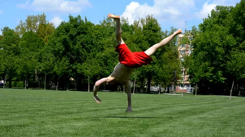 Young boy dancing break dance in the park Video stock 37599502