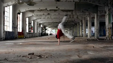 Young boy dancing breakdance in the old hall Video stock 43127960
