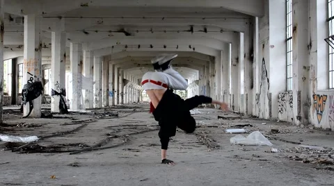 Young boy dancing breakdance in the old hall Video stock 43127961
